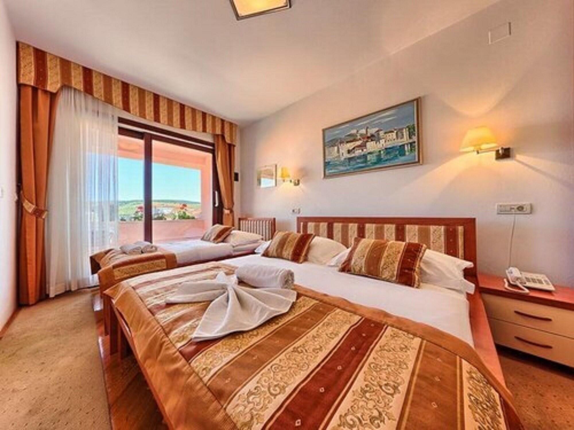 Hotel Trogirski Dvori المظهر الخارجي الصورة